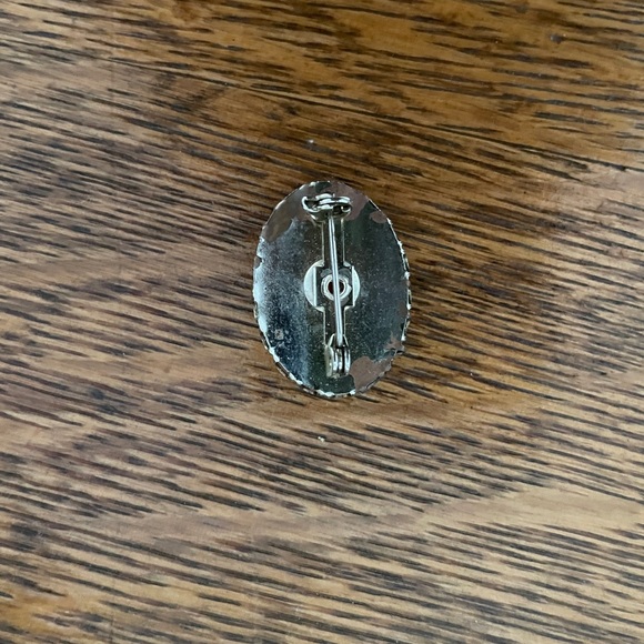 Victorian Style Brooch - Picture 2 of 2